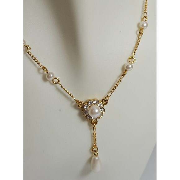 White Baroque Faux-Pearls Pendant Necklace. Gold-Look (Plastic). Preowned. - Picture 3 of 7